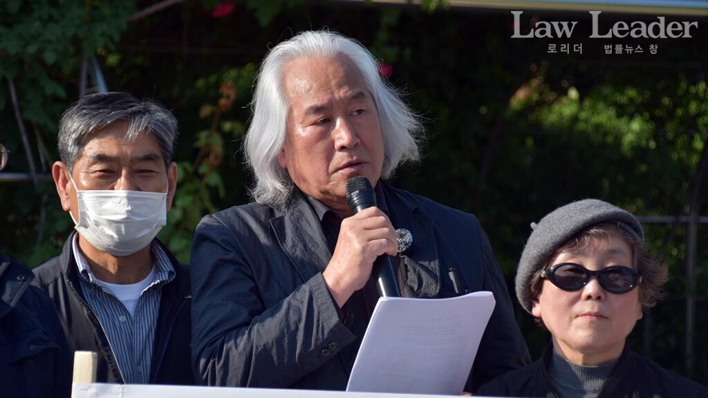 박재동 시사만화가(가운데)