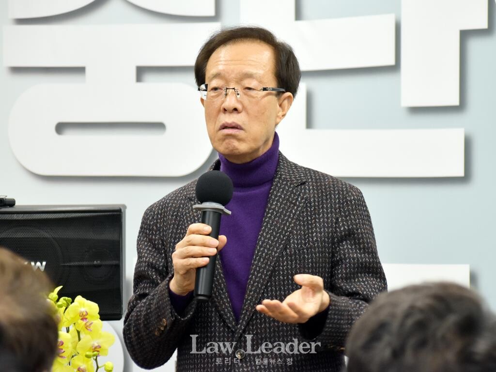 제28대 법제처장을 지낸 이석연 변호사