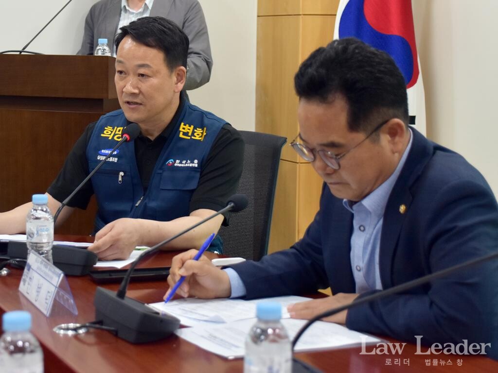 오상훈 보험영업인노동자연대 공동의장과 민병덕 더불어민주당 을지로위원장