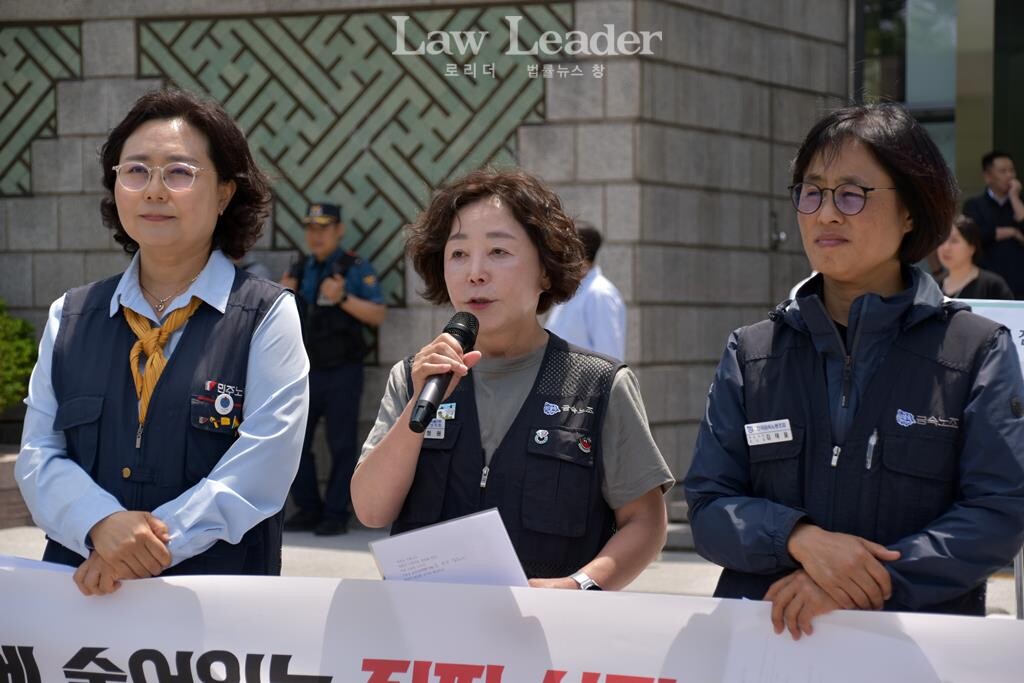 김혜정 민주노총 서울본부 수석부본부장, 김정원 금속노조 서울지부 LG케어솔루션지회장, 김태을 금속노조 서울지부장