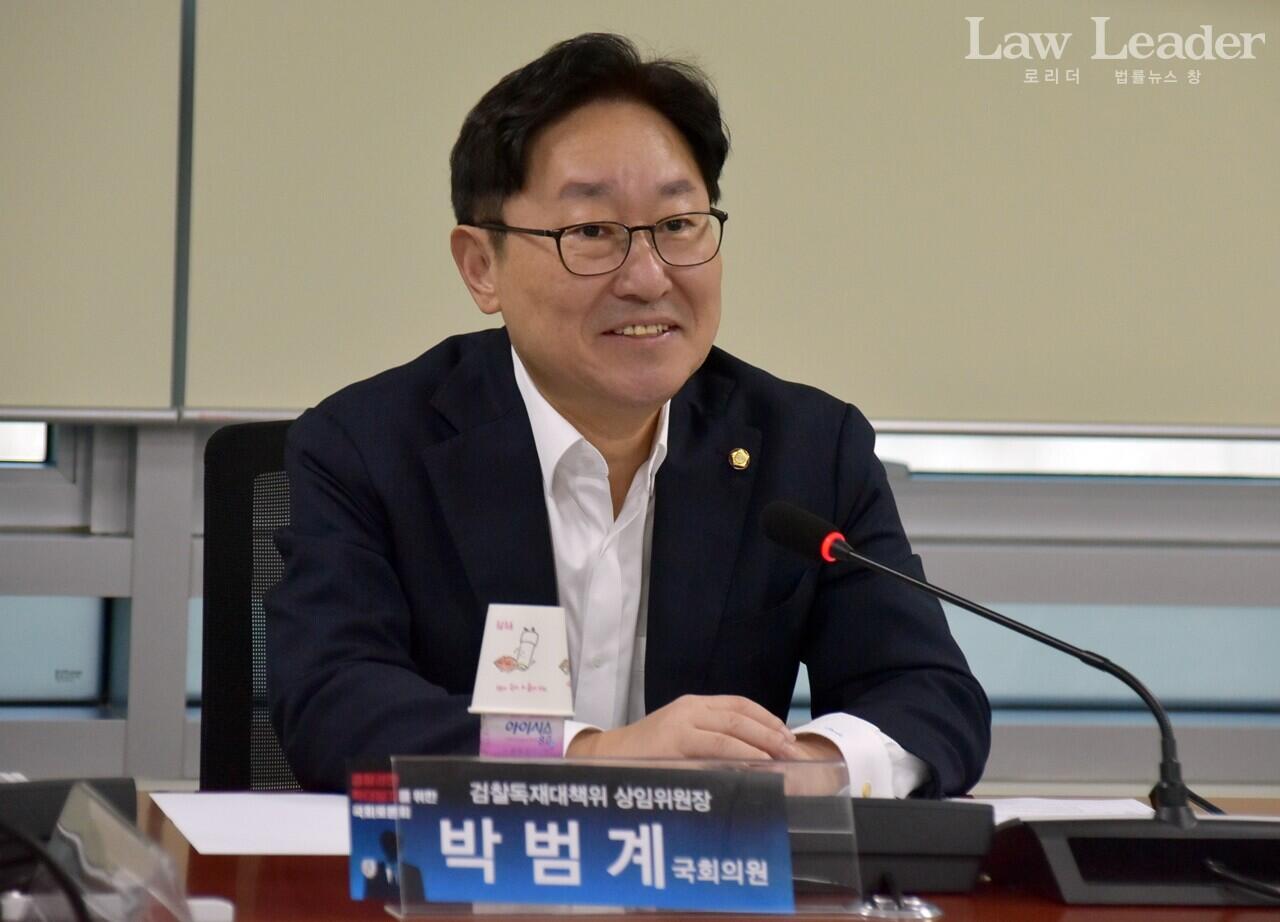 판사 출신으로 법무부장관을 지낸 박범계 국회의원
