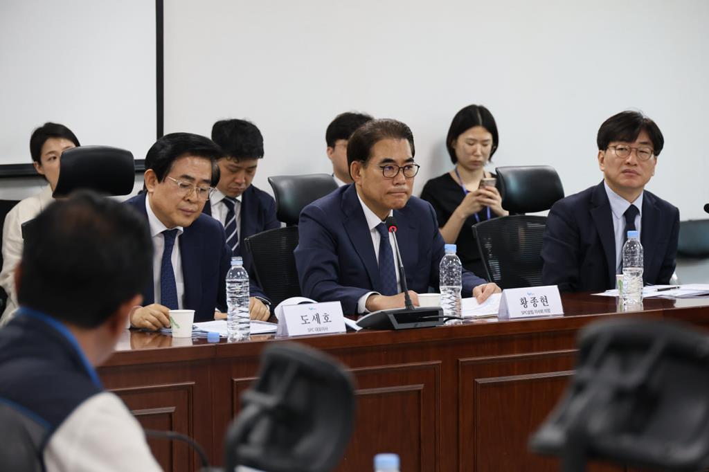 도세호 SPC 대표이사, 황종현 SPC삼립 이사회 의장((사진=김주영 의원실)