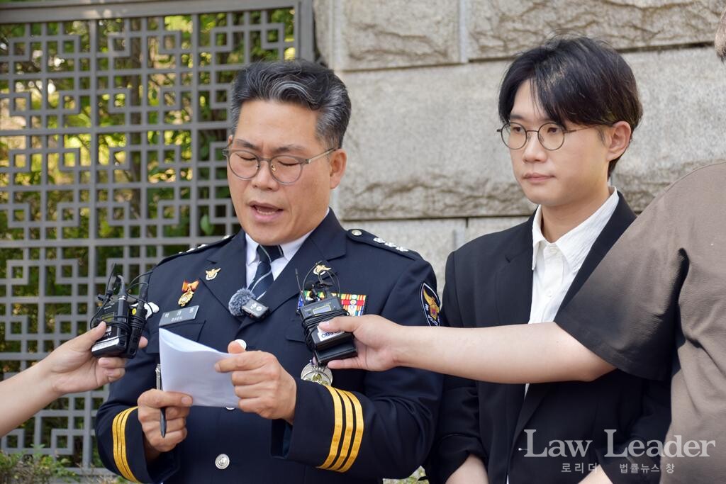 백해룡 경정과 대리인 이창민 변호사