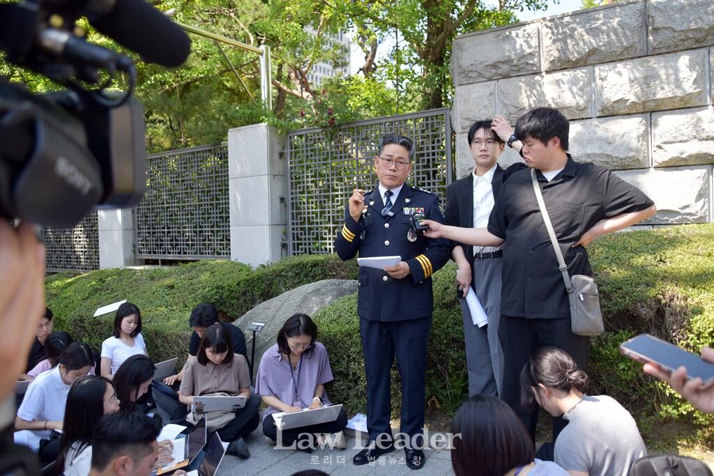 백해룡 경정과 대리인 이창민 변호사