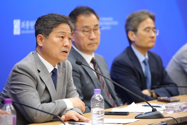 ﻿왼쪽부터 김영배 더불어민주당 의원, 최형두 국민의힘 의원, 김선혁 고려대 교수.