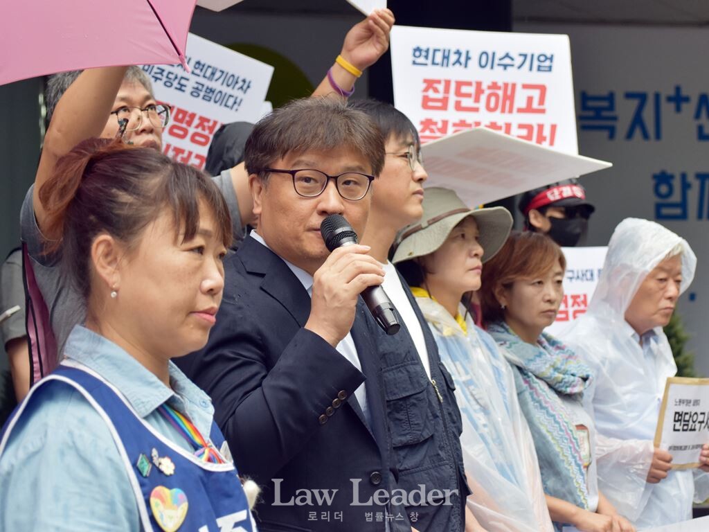 김상은 변호사(민변 노동위원회 부위원장)가 발언하고 있다.
