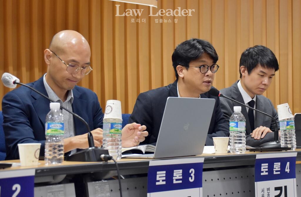 대한변호사협회 제1인권이사 정병욱 변호사, 서울지방변호사회 프로보노지원센터장 김준우 변호사, 법무부 김유완 검사 