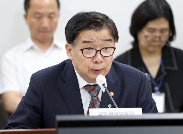 유철환 국민권익위원장