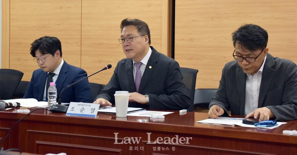 조순열 서울지방변호사회장, 우측에 김진욱 전 공수처장