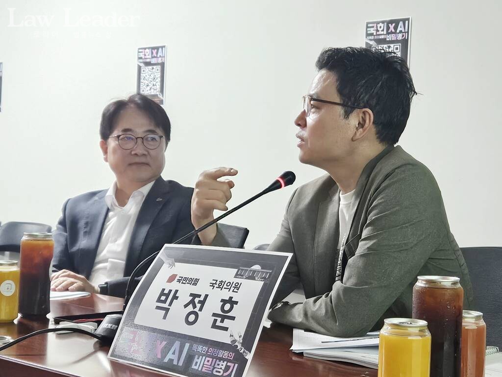 오른쪽부터 박정훈 국민의힘 국회의원, 이상훈 한국방송통신전파진흥원장. 