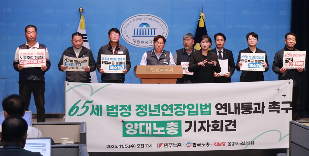 신동근 공무원연맹 위원장이 현장 발언하고 있다.