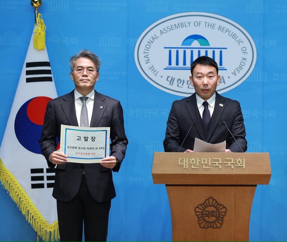 기자회견하는 김기표 의원과 김용민 의원 / 사진=김용민 의원 페이스북