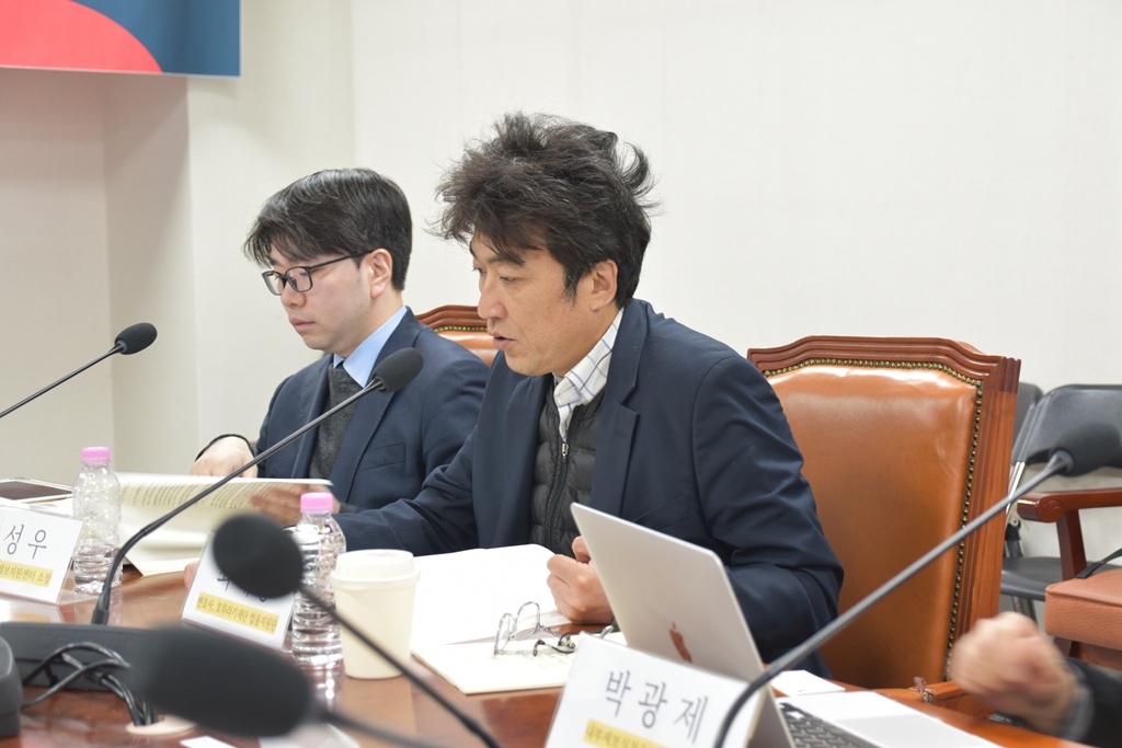 왼쪽부터 양성우 참여연대 공익제보지원센터 소장, 최재홍 변호사(법무법인 자연) 