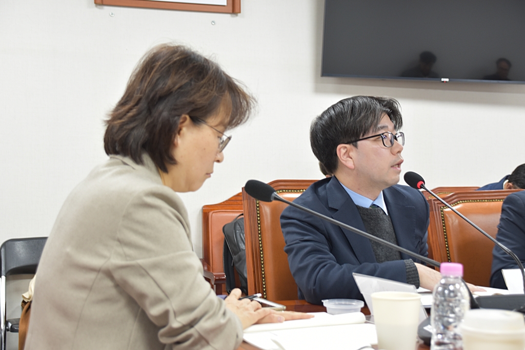 왼쪽부터 이상희 변호사(법무법인 지향), 양성우 참여연대 공익제보지원센터 소장