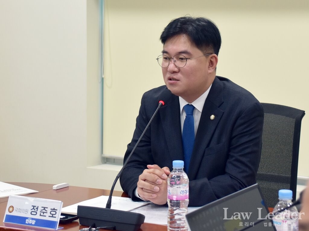 정준호 더불어민주당 국회의원이 발언하고 있다.